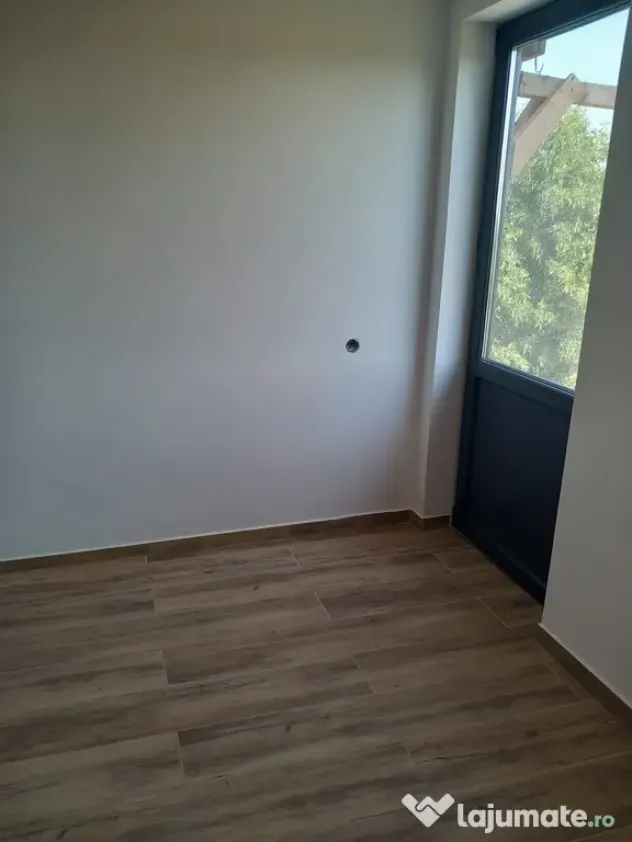 Amenajări interioare complete.