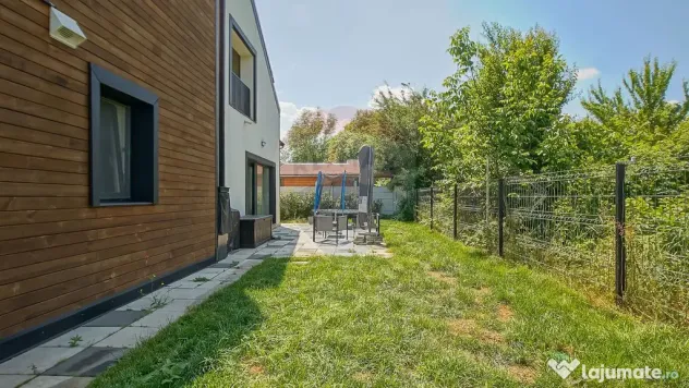 Casă modernă premium de închiriat,4 camere,Curte gener...