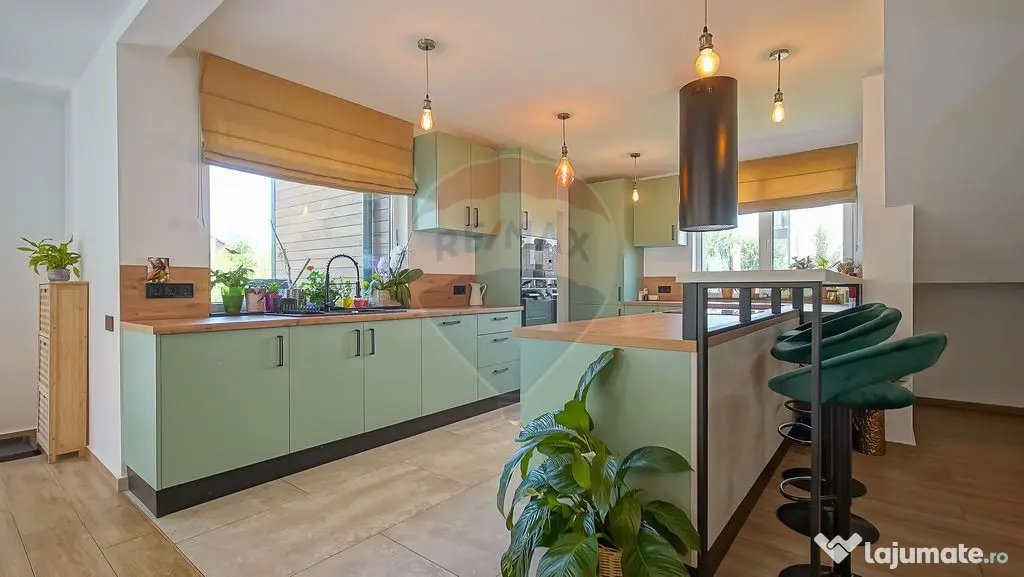 Casă modernă premium de închiriat,4 camere,Curte gener...