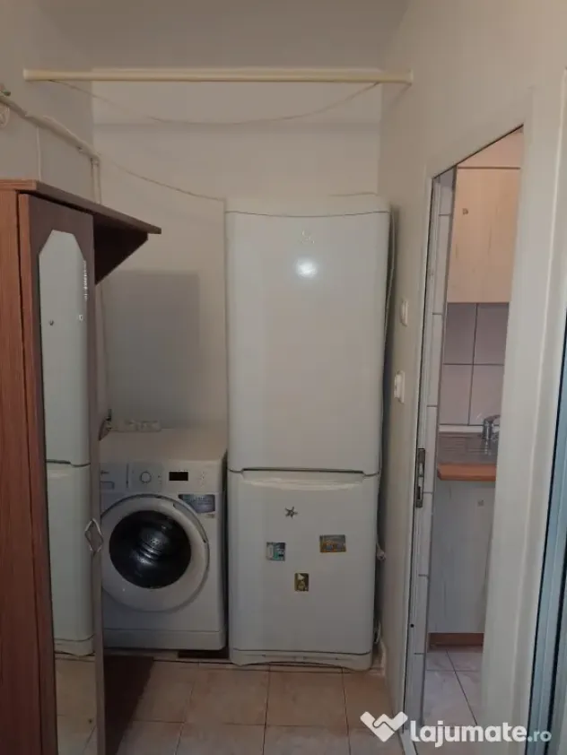 Închiriez garsoniera cf1