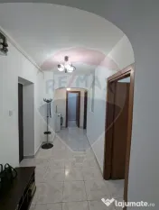 Apartament cu 2 camere de închiriat în zona P-ta Sfanta... 