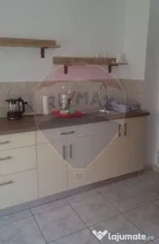 Apartament cu 2 camere de închiriat în zona P-ta Sfanta... 