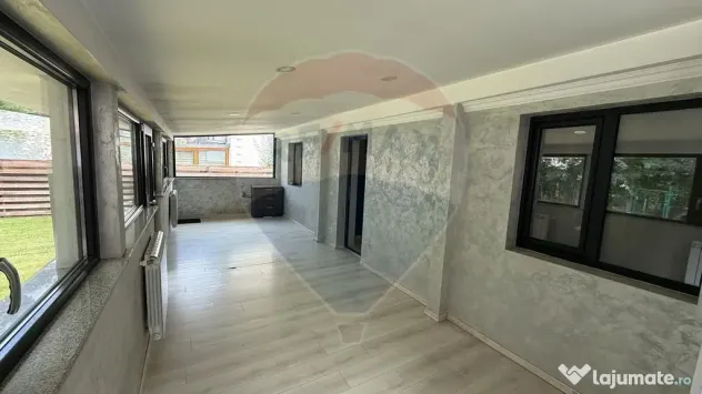 Casă / Vilă cu 5 camere Crâng Vânători