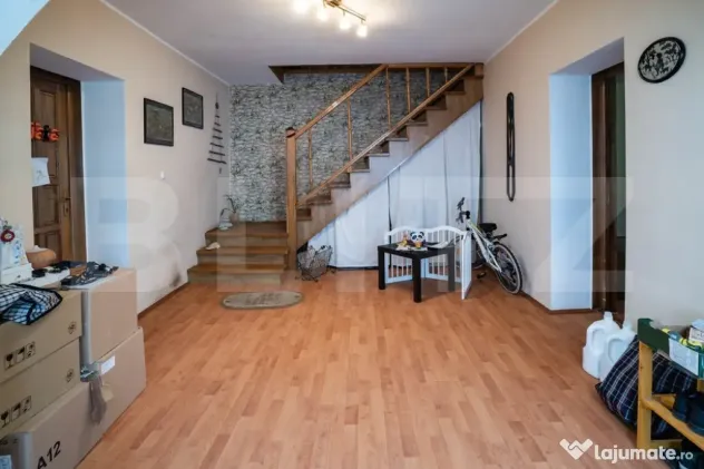 Casă P+1 cu garaj și grădină | La câteva minute de cent