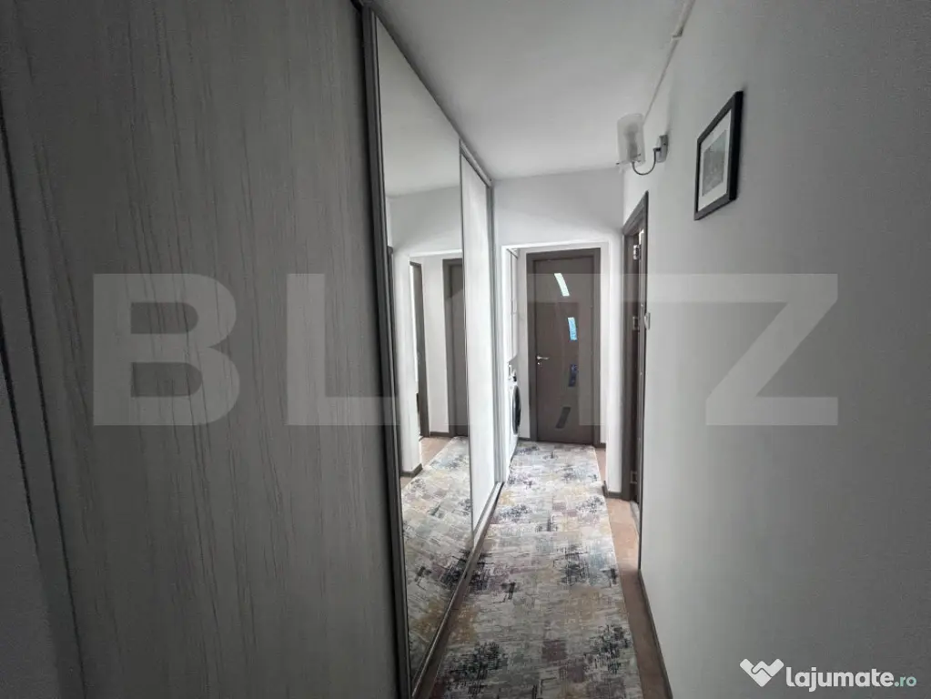 Apartament cu 3 camere, decomandat, centrala si AC, zona Hel