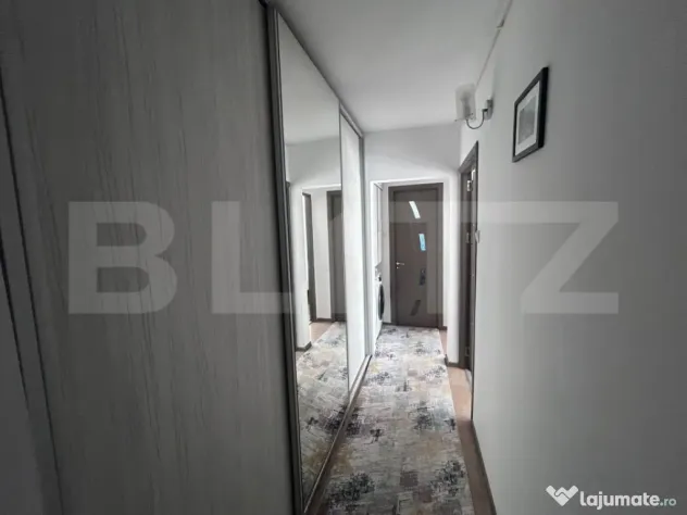 Apartament cu 3 camere, decomandat, centrala si AC, zona Hel