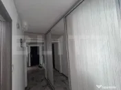 Apartament cu 3 camere, decomandat, centrala si AC, zona Hel 
