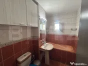 Apartament cu 3 camere, decomandat, centrala si AC, zona Hel 