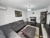 Apartament cu 3 camere, decomandat, centrala si AC, zona Hel 