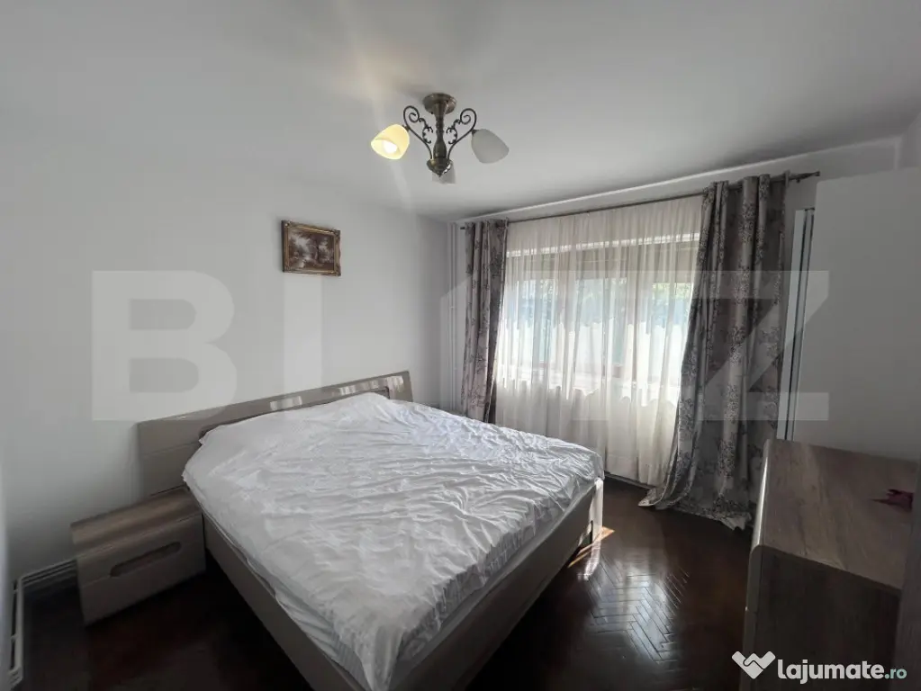 Apartament cu 3 camere, decomandat, centrala si AC, zona Hel