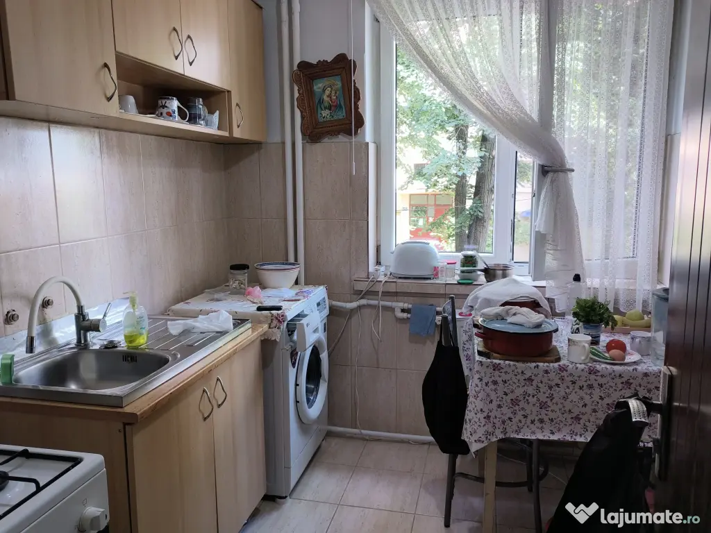 Apartament 3 camere , etaj 1 , semidecomandat , Casa Stiintei ( SUPECO )