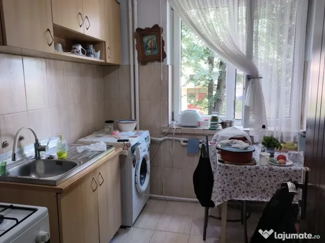 Apartament 3 camere , etaj 1 , semidecomandat , Casa Stiintei ( SUPECO )
