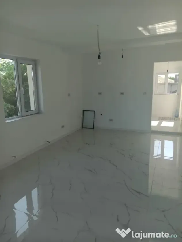 Vând casă la preț de apartment