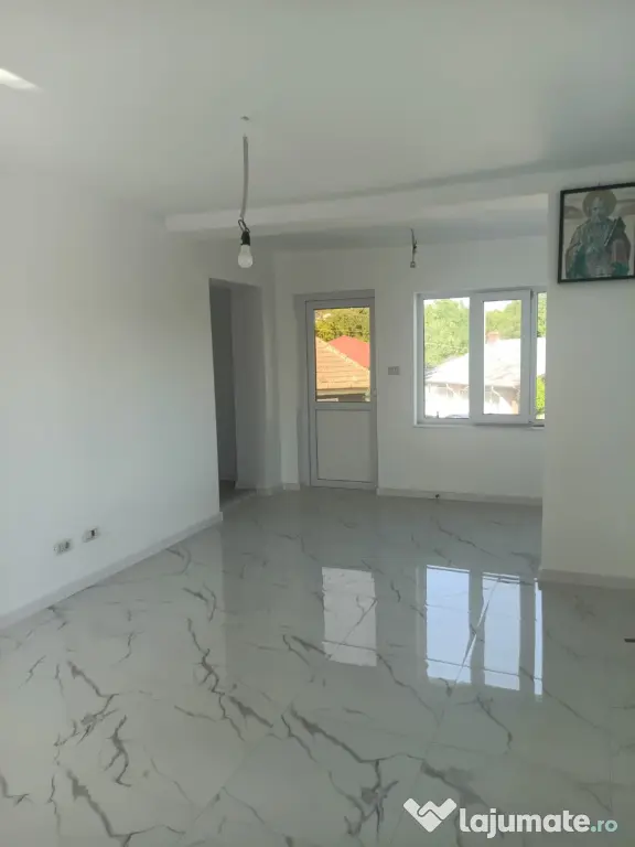 Vând casă la preț de apartment