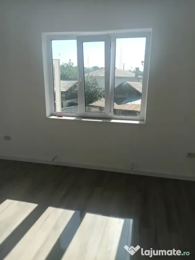Vând casă la preț de apartment