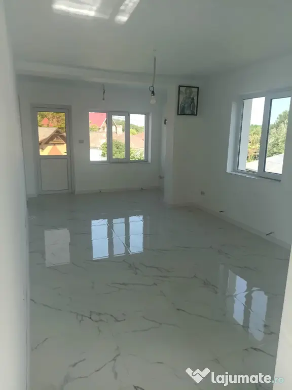 Vând casă la preț de apartment