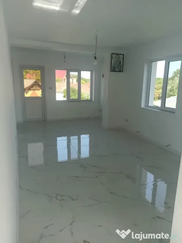 Vând casă la preț de apartment
