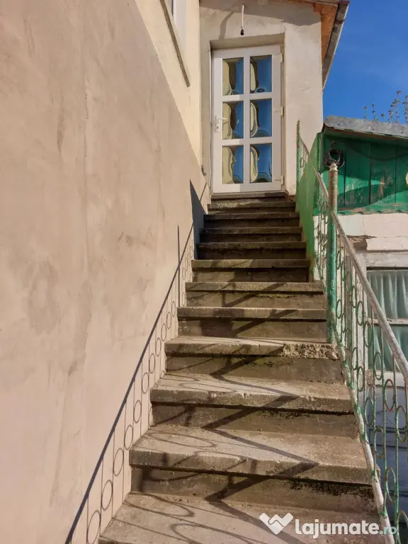 Vând casă la preț de apartment