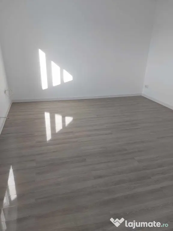 Vând casă la preț de apartment