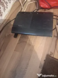 Vând ps 3 plus 4 jocuri in stare buna de functionare 