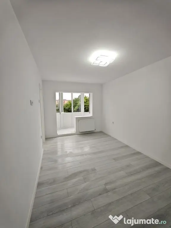Vand garsoniera Tractoru,renovata lux,69500 Euro