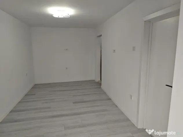 Vand garsoniera Tractoru,renovata lux,69500 Euro