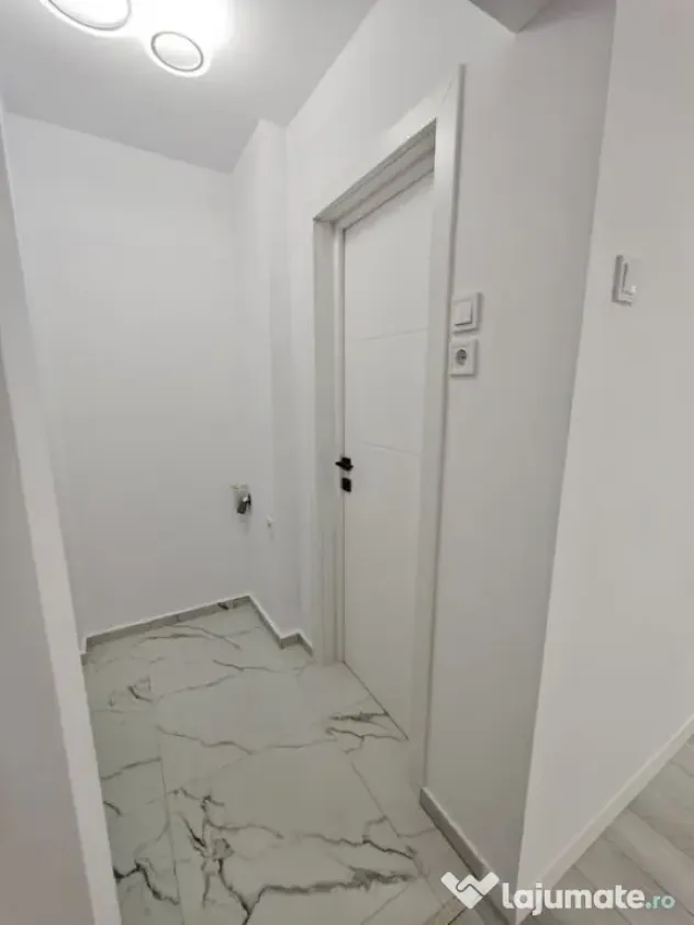 Vand garsoniera Tractoru,renovata lux,69500 Euro