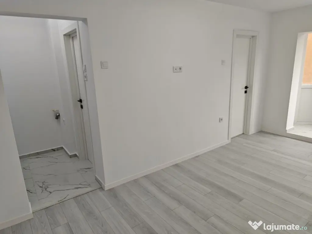 Vand garsoniera Tractoru,renovata lux,69500 Euro