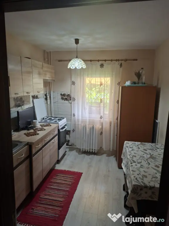 Apartament 2 camere semidecomandat, mobilat și utilat, Crai