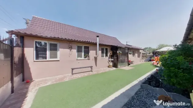 Casă renovată la cheie cu 2 camere în Pecica
