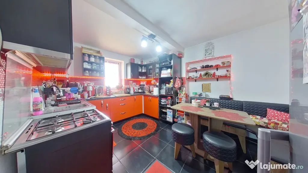 Casă renovată la cheie cu 2 camere în Pecica
