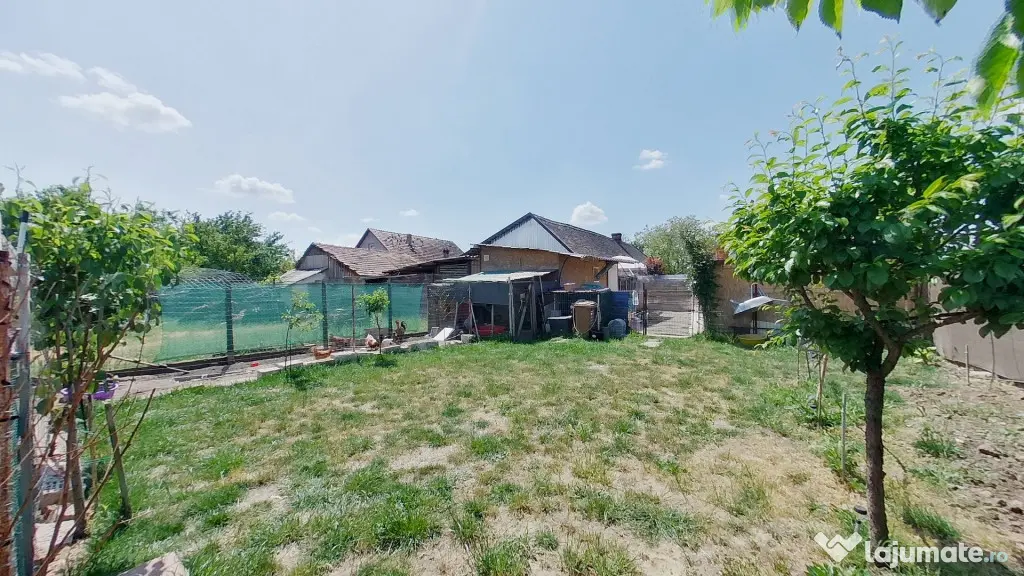 Casă renovată la cheie cu 2 camere în Pecica