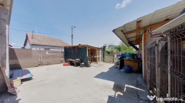 Casă renovată la cheie cu 2 camere în Pecica