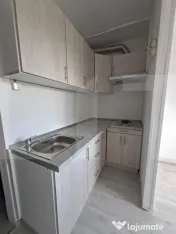 Garsoniera luminoasa cu bucatarie mobilata, renovata, zona S 