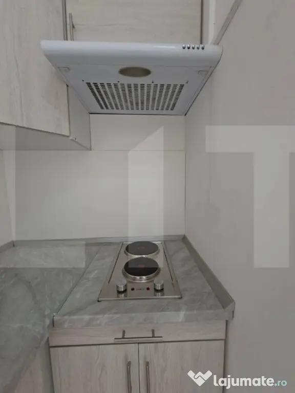 Garsoniera luminoasa cu bucatarie mobilata, renovata, zona S