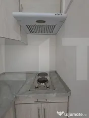 Garsoniera luminoasa cu bucatarie mobilata, renovata, zona S 