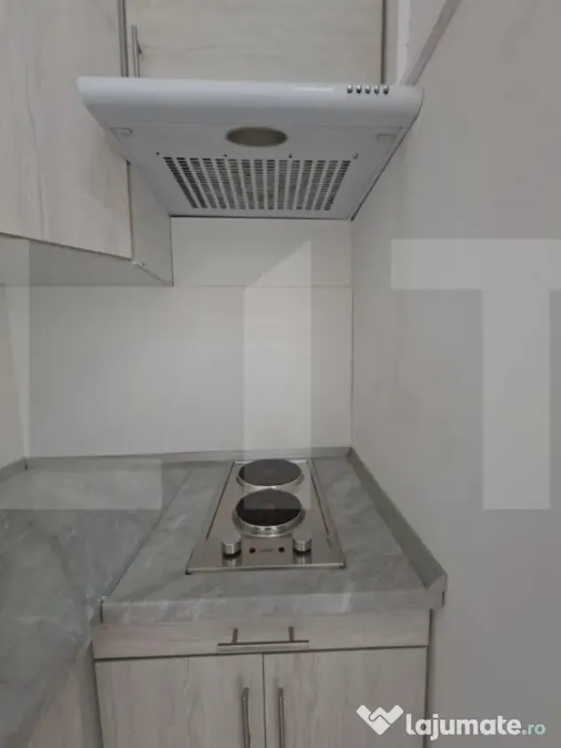 Garsoniera luminoasa cu bucatarie mobilata, renovata, zona S