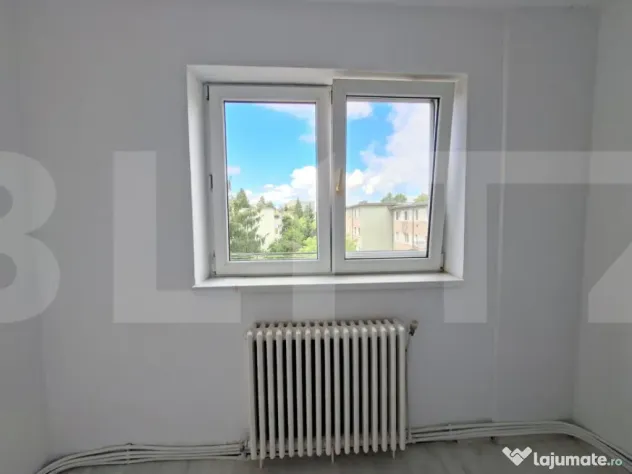 Garsoniera luminoasa cu bucatarie mobilata, renovata, zona S