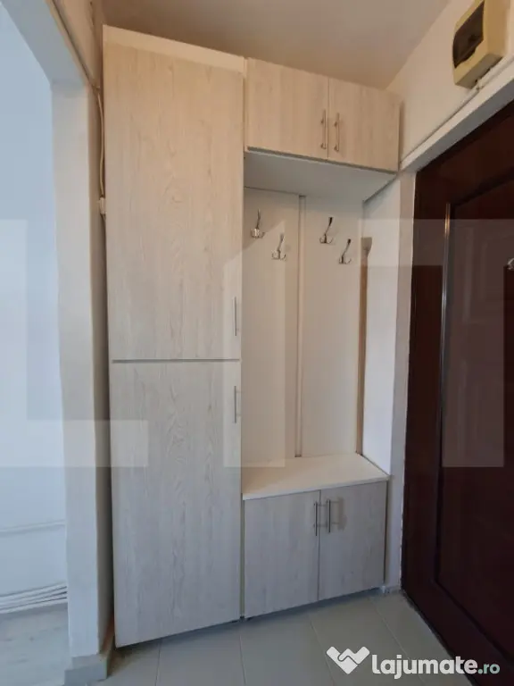 Garsoniera luminoasa cu bucatarie mobilata, renovata, zona S