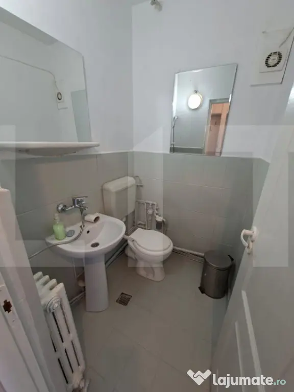 Garsoniera luminoasa cu bucatarie mobilata, renovata, zona S