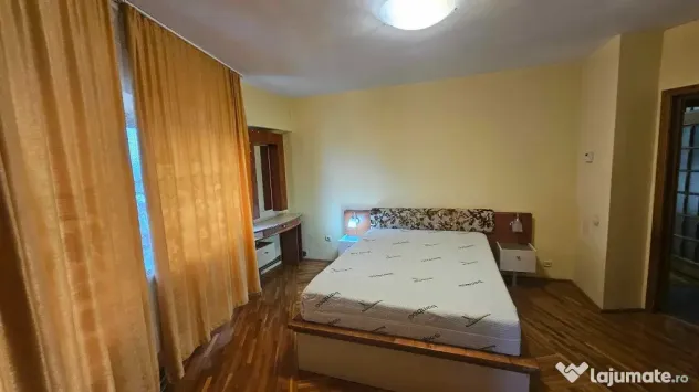 Apartament 3 camere , CENTRAL - ,INDEPENDENTEI