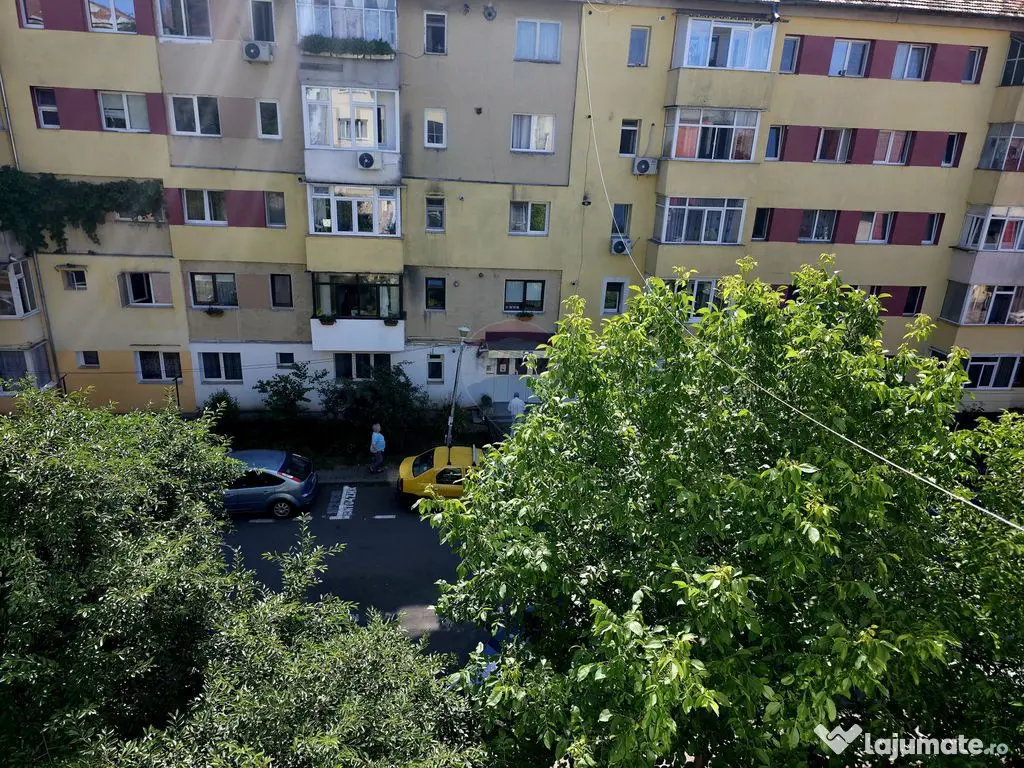 Apartament cu 2 camere de vânzare în zona Precista