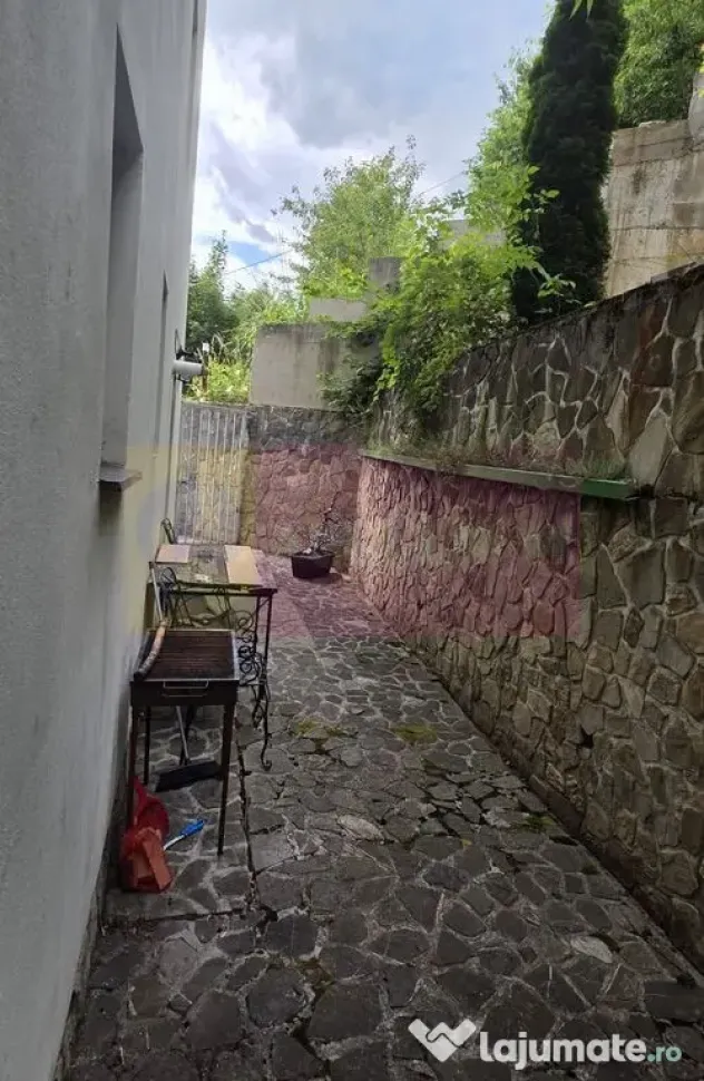 Apartament cu 2 camere de vanzare in Sinaia