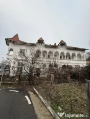 Clădire P+1 cu 9 camere și Terasă Spectaculoasă, Ideală
