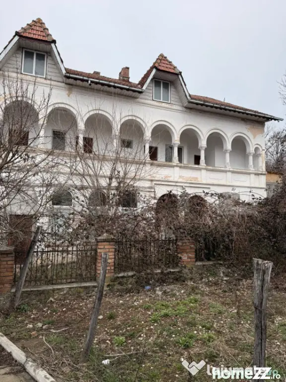 Clădire P+1 cu 9 camere și Terasă Spectaculoasă, Ideală - Pucioasa (Dambovita)