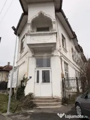 Clădire P+1 cu 9 camere și Terasă Spectaculoasă, Ideală