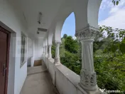 Clădire P+1 cu 9 camere și Terasă Spectaculoasă, Ideală
