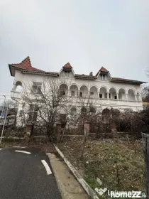 Clădire P+1 cu 9 camere și Terasă Spectaculoasă, Ideală