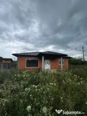 Casă la roșu, 132 mp utili, 5,6 ari, zonă liniștită –