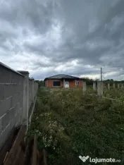Casă la roșu, 132 mp utili, 5,6 ari, zonă liniștită –